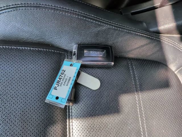 Used 2022 Jaguar E-PACE SE image 33