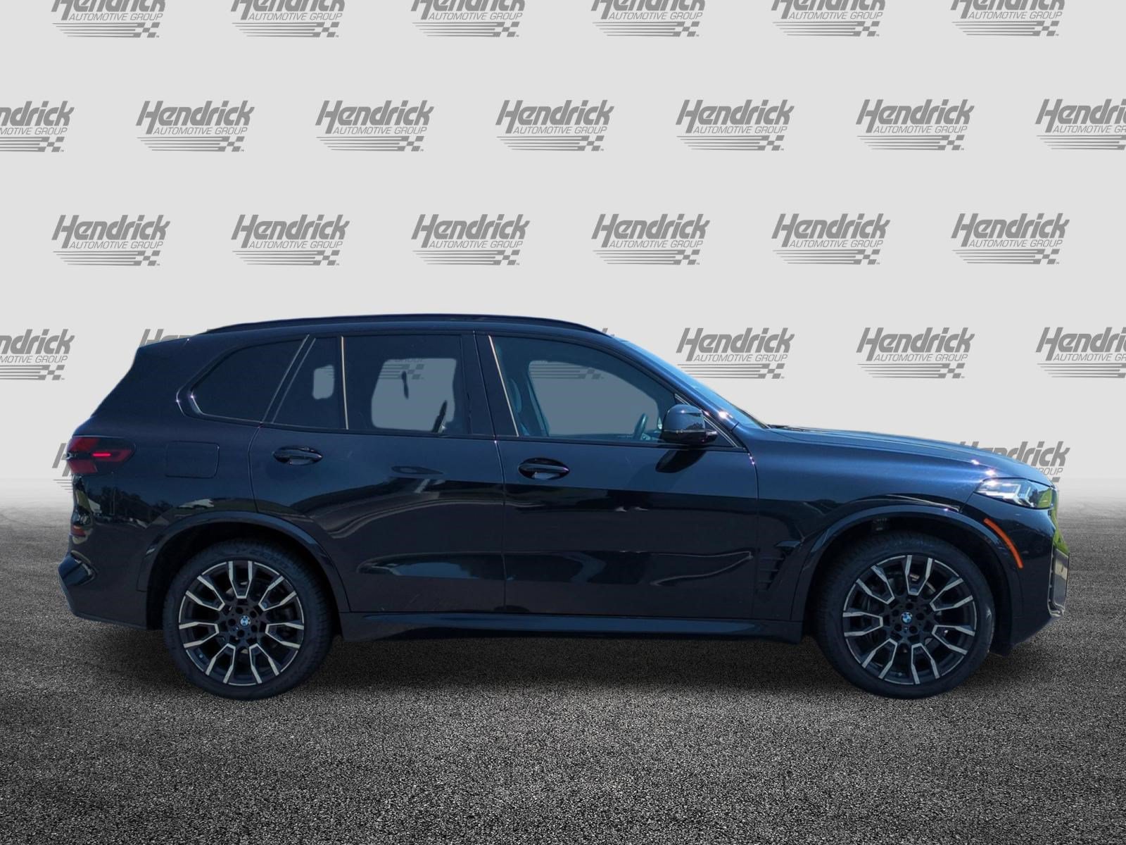 Used 2024 BMW X5 sDrive40i w/ M Sport Package RWD image 11