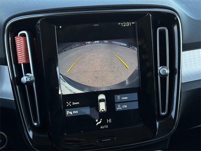 Used 2021 Volvo XC40 T4 Momentum image 17