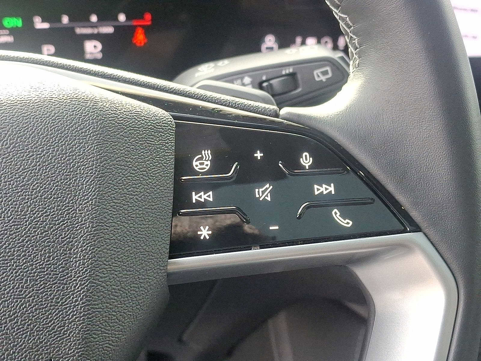 Certified 2025 Audi Q5 Premium w/ Convenience Package image 18