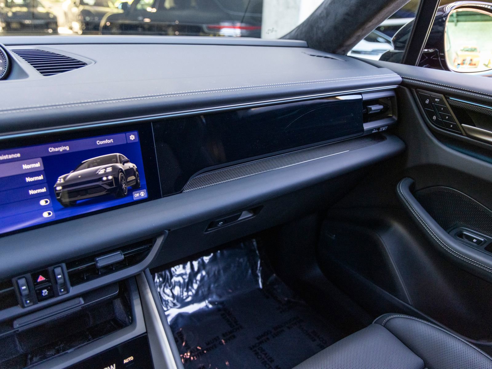 New 2026 Porsche Macan Turbo Electric image 39