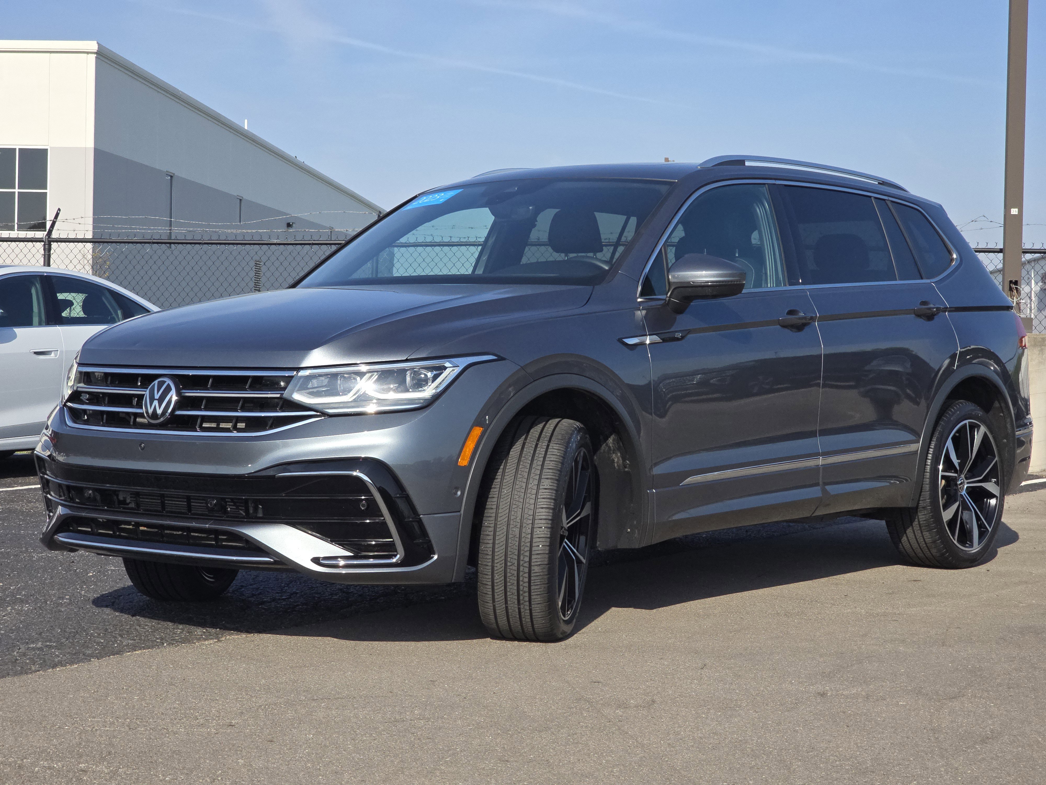 Certified 2023 Volkswagen Tiguan SEL R-Line AWD/4WD image 3