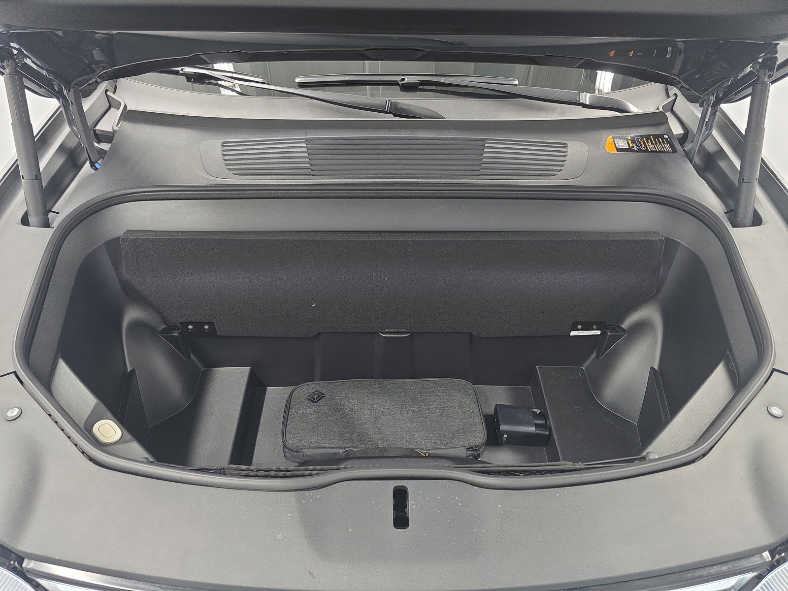 Used 2024 Rivian R1S Adventure AWD/4WD image 14