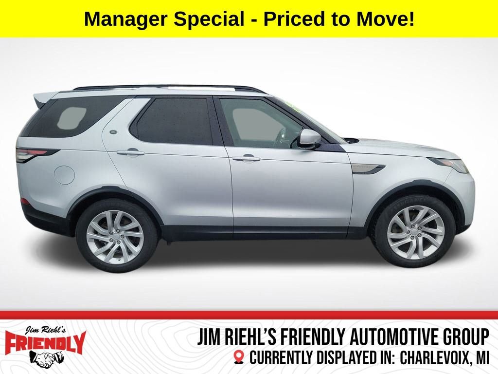 Used 2018 Land Rover Discovery SE image 11