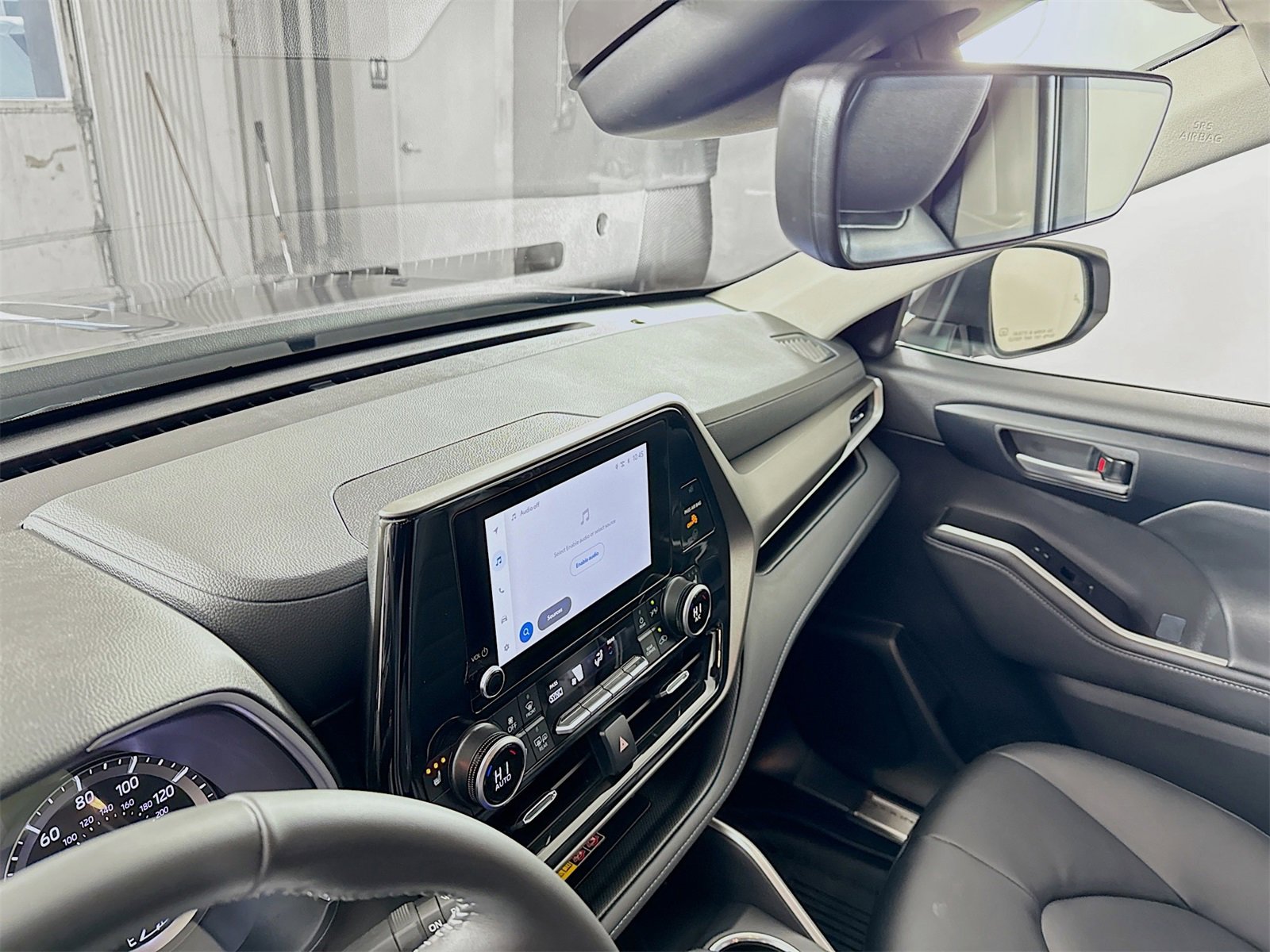 Certified 2025 Toyota Highlander XLE image 6