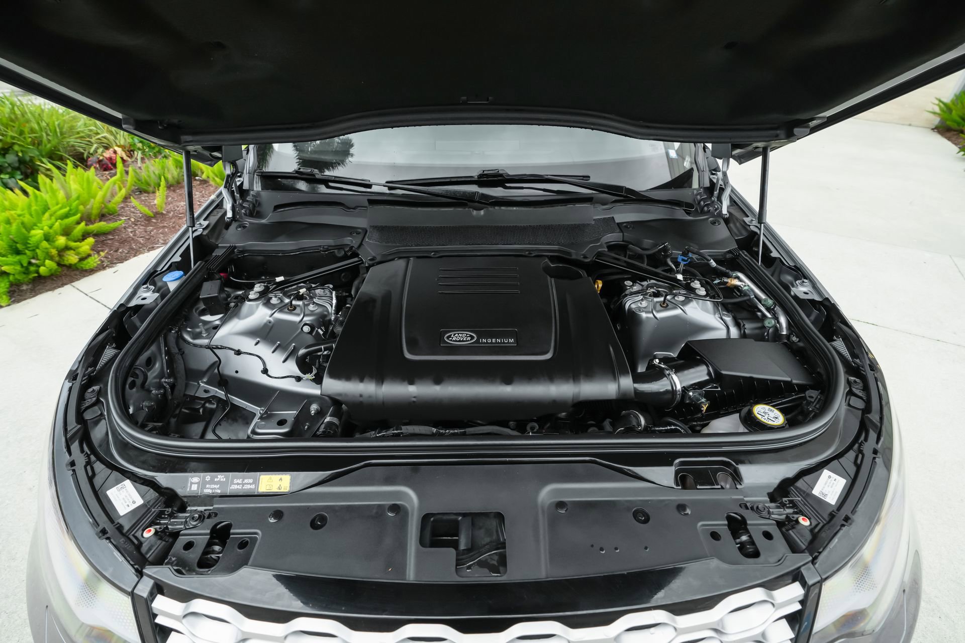 Used 2024 Land Rover Discovery S image 46