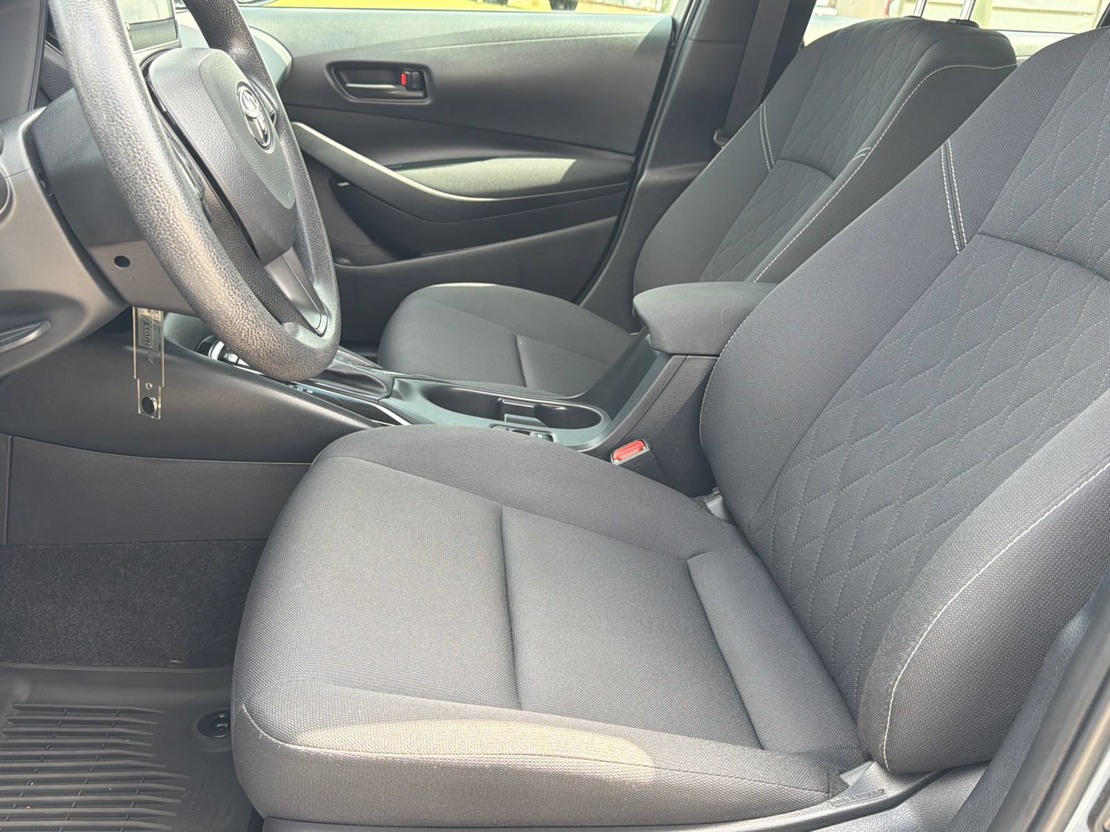 Used 2025 Toyota Corolla LE FWD image 11