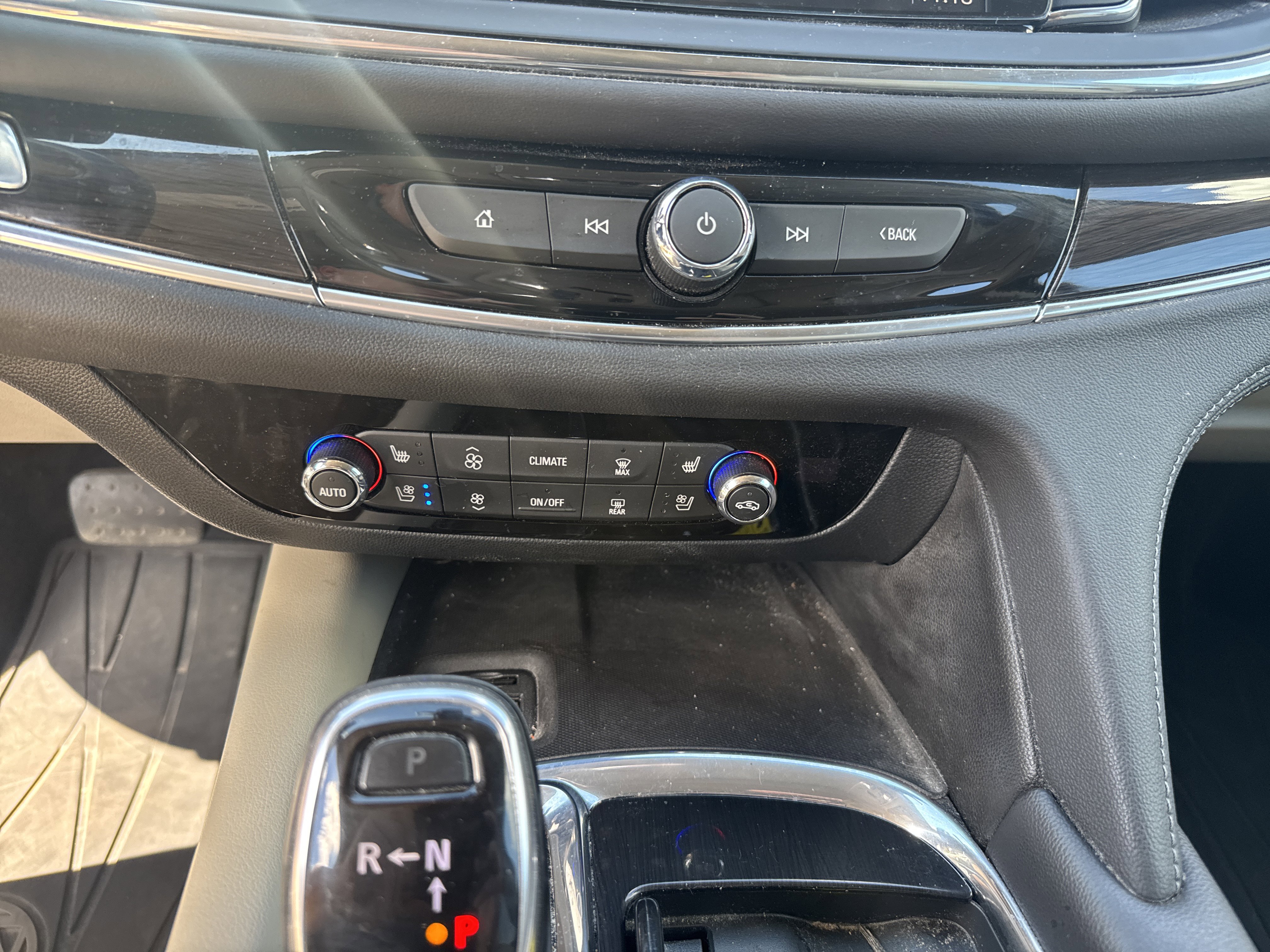 Used 2020 Buick Enclave Premium w/ Sun and Sites Package image 26