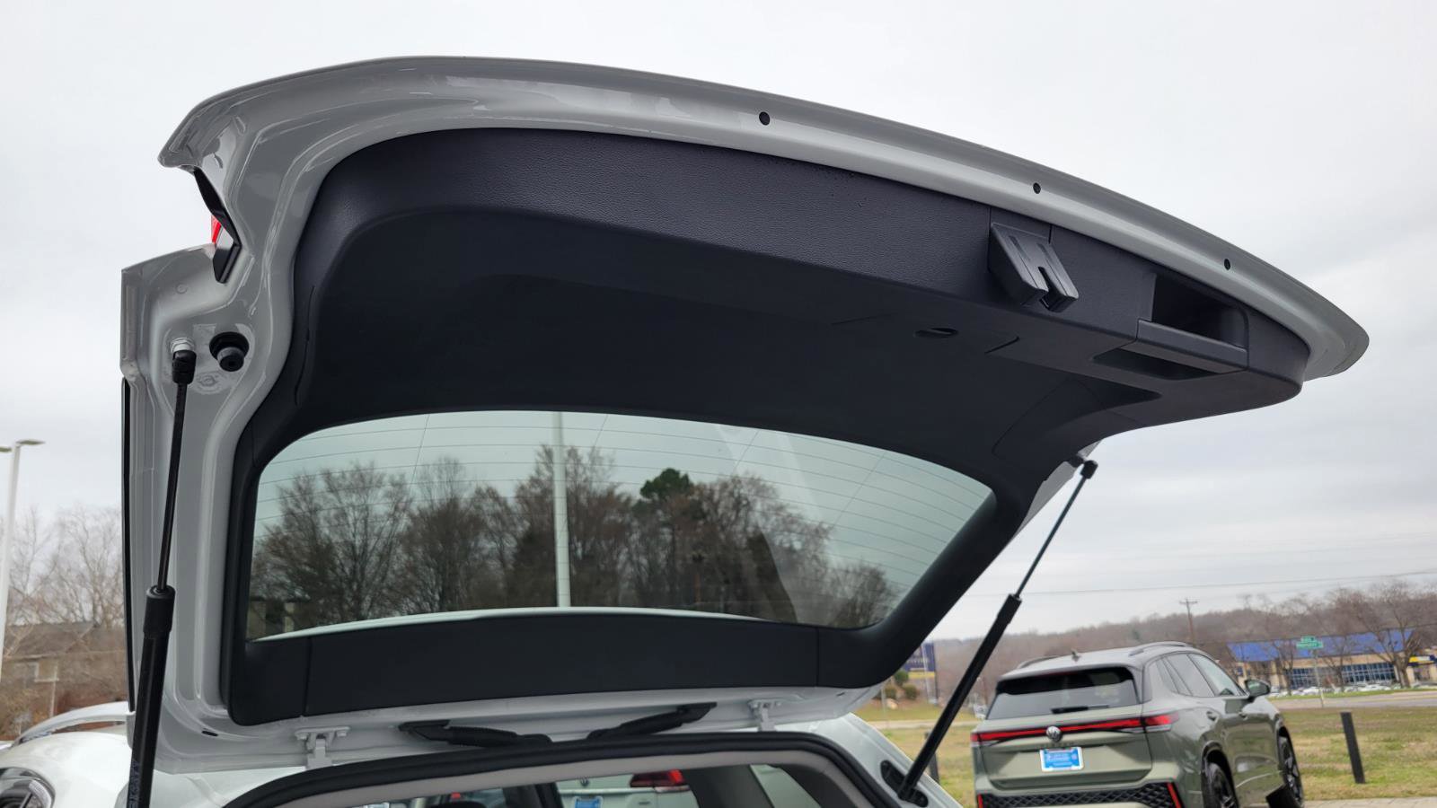 Certified 2023 Volkswagen Tiguan SE w/ Panoramic Sunroof Package image 53