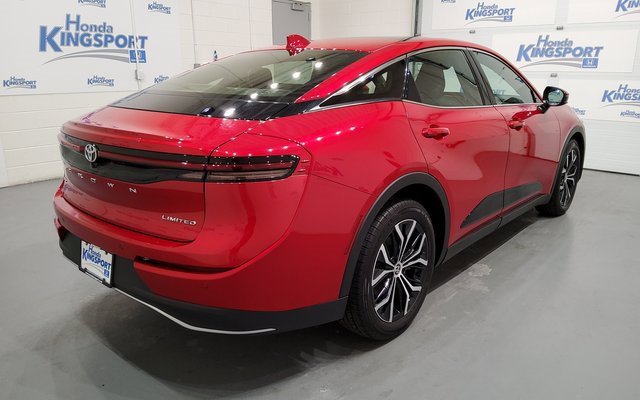 Used 2023 Toyota Crown Limited image 3