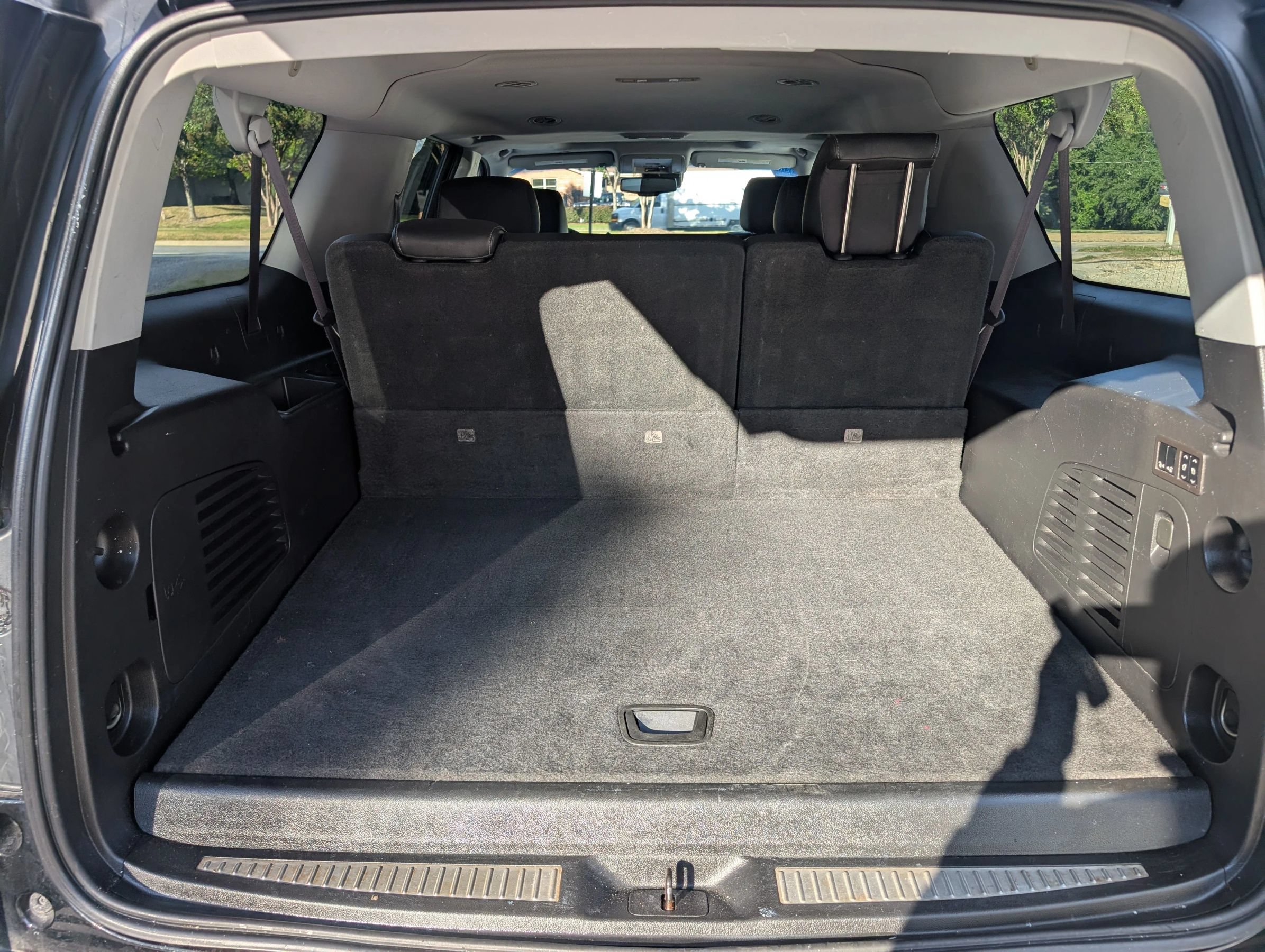 Used 2017 Chevrolet Suburban LT w/ Luxury Package RWD image 8