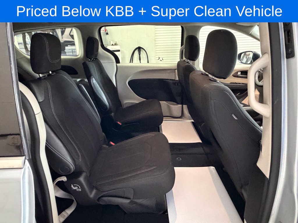 Used 2023 Chrysler Voyager LX FWD image 19