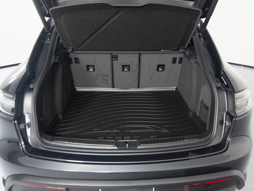 Certified 2026 Porsche Macan AWD/4WD image 46
