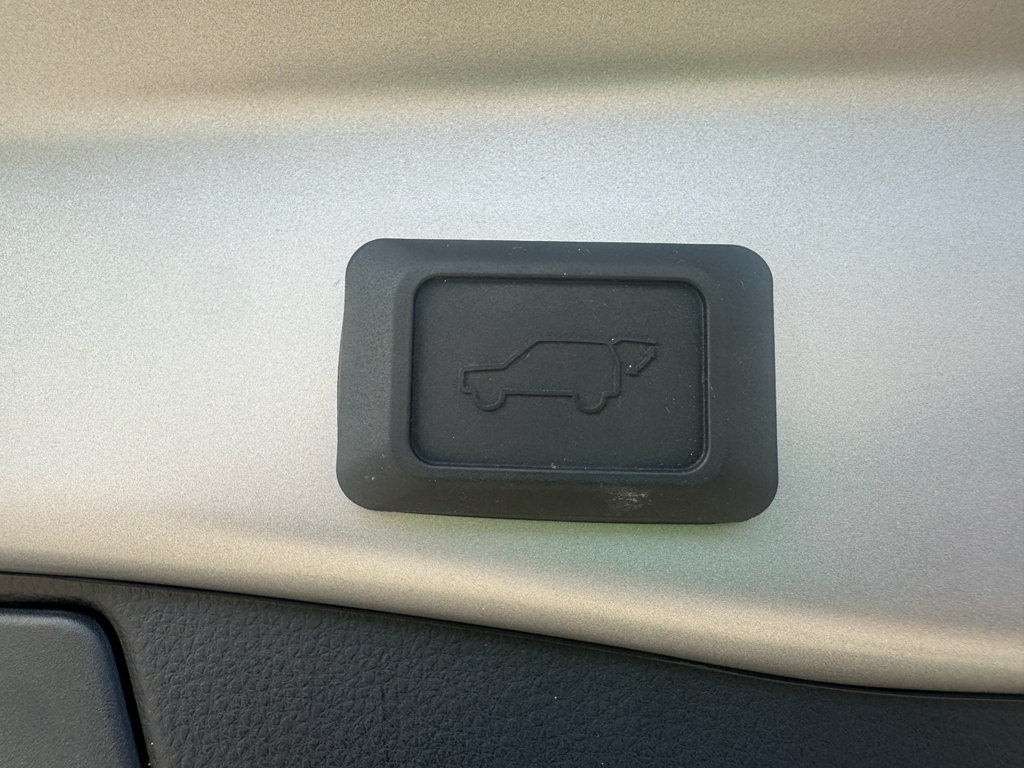 Used 2023 Toyota RAV4 SE w/ Convenience Package AWD/4WD image 31