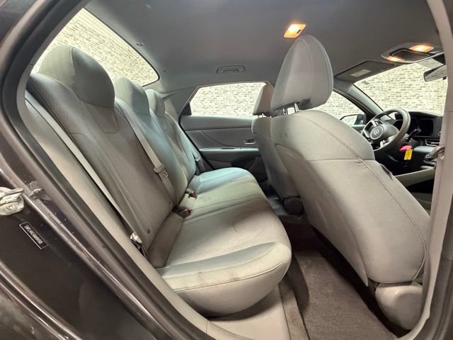 Used 2021 Hyundai Elantra SE FWD image 10