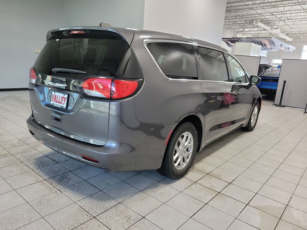 Used 2023 Chrysler Voyager LX image 12