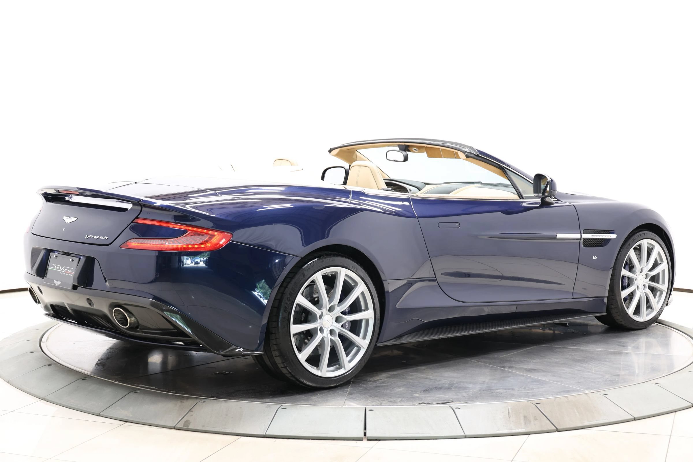 Used 2016 Aston Martin Vanquish Volante RWD image 53
