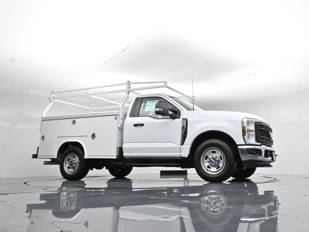New 2026 Ford F350 XL w/ XL Chrome Package image 3