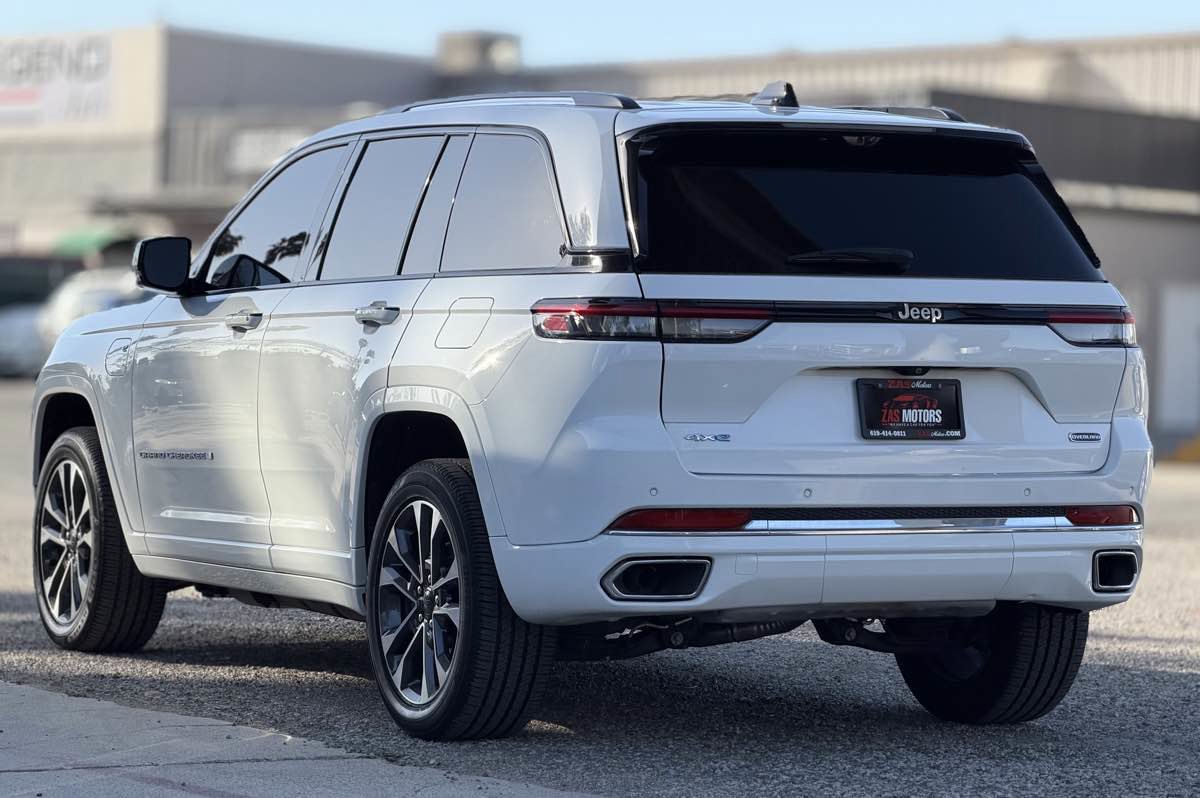 Used 2023 Jeep Grand Cherokee Overland w/ Advanced Protech Group III image 7