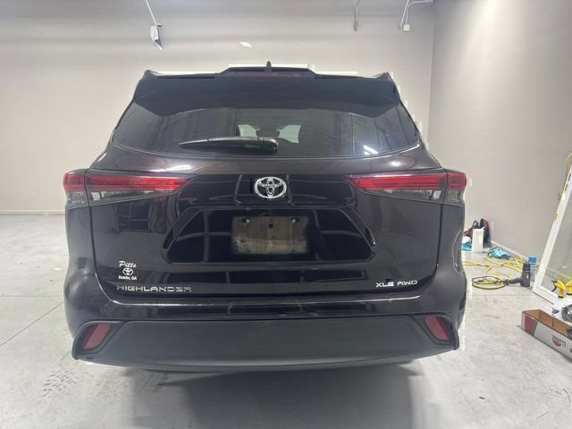 Used 2021 Toyota Highlander XLE AWD/4WD image 7