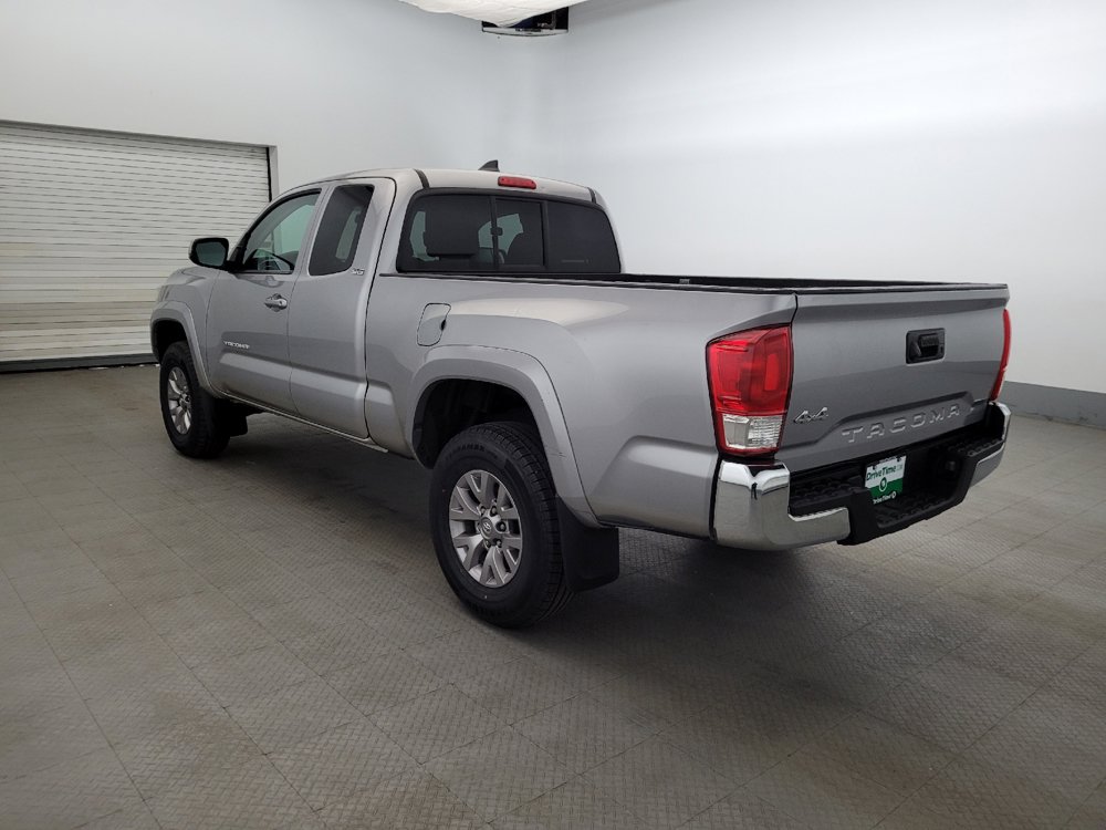 Used 2016 Toyota Tacoma SR5 AWD/4WD image 5