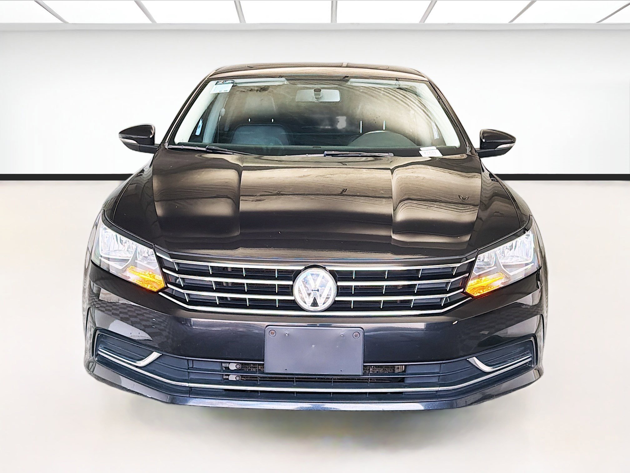 Used 2019 Volkswagen Passat 2.0T Wolfsburg w/ Wheels & Sunroof Package image 2