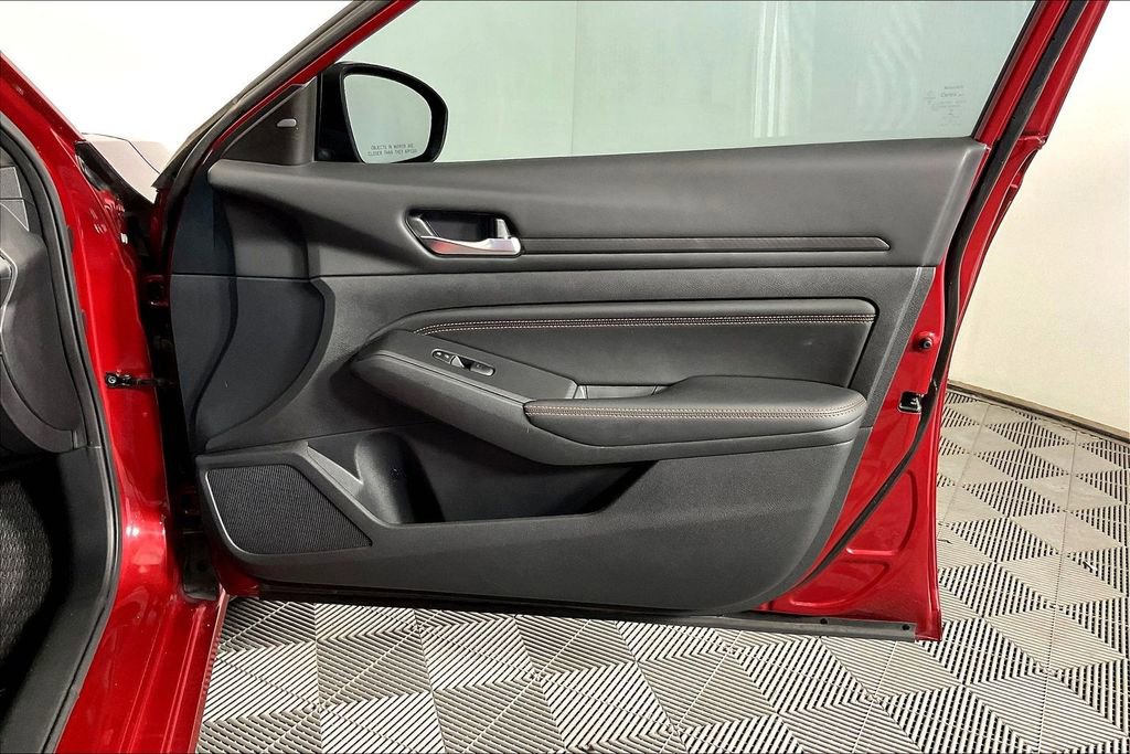 Used 2021 Nissan Altima 2.5 SR w/ SR Premium Package image 26