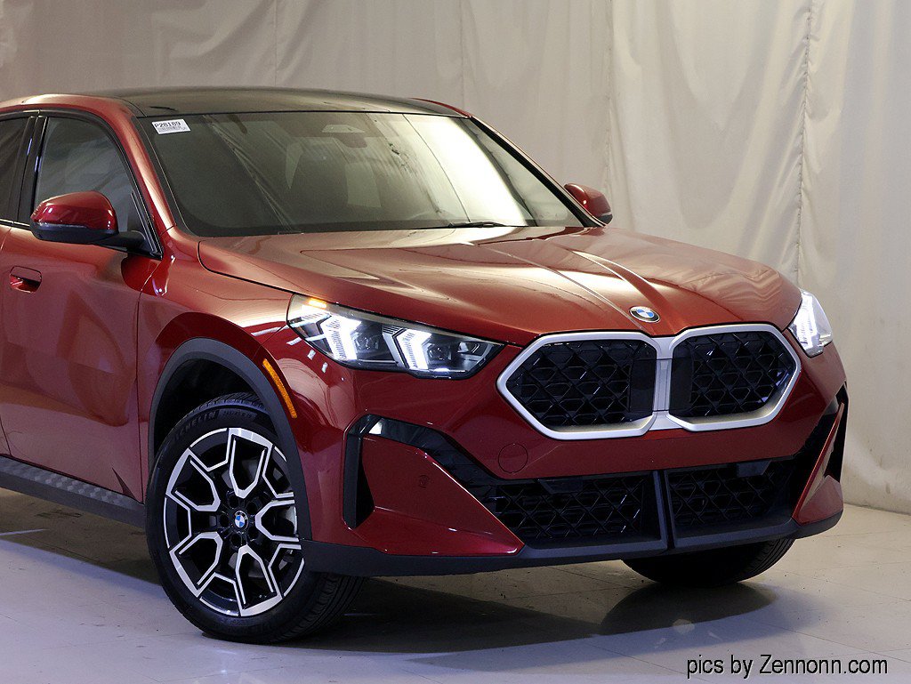 Certified 2026 BMW X2 xDrive28i AWD/4WD image 2