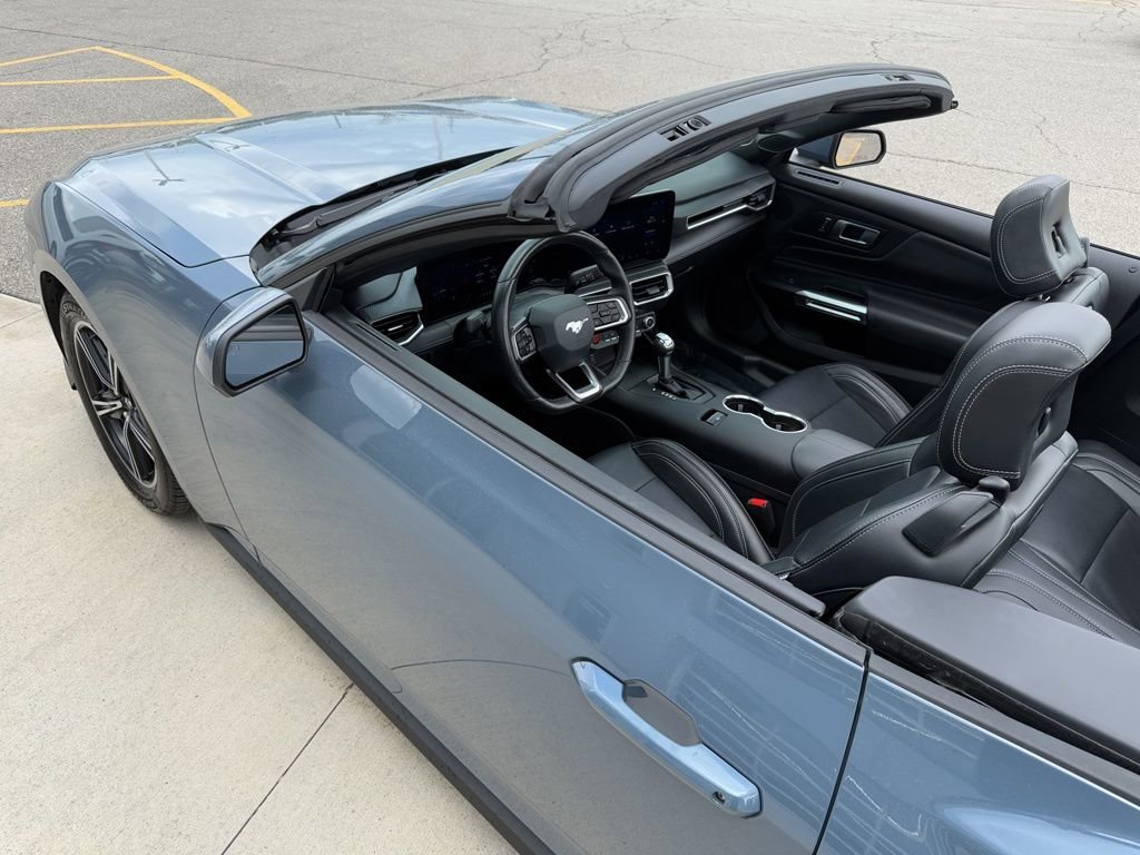 Used 2025 Ford Mustang Premium RWD image 34