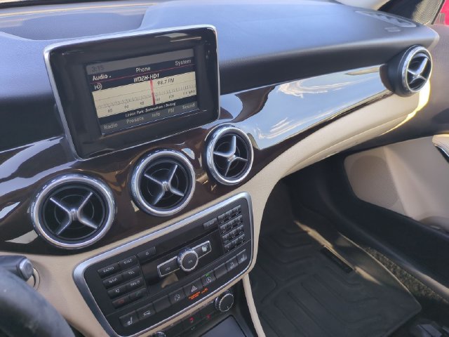 Used 2015 Mercedes-Benz GLA 250 4MATIC image 11