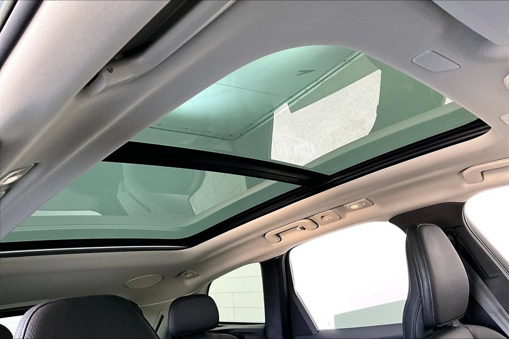 Certified 2023 Volvo XC60 B5 Plus AWD/4WD image 22