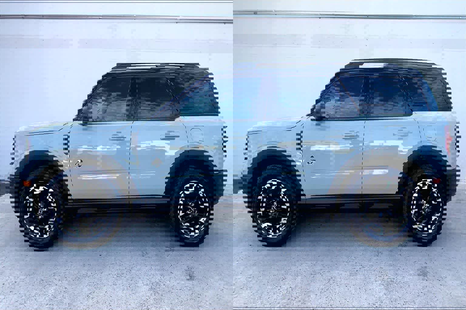 Used 2021 Ford Bronco Sport Outer Banks w/ Outer Banks Package (96D) image 4