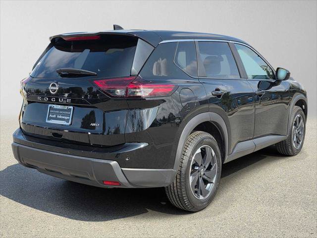 Used 2025 Nissan Rogue SV AWD/4WD image 3