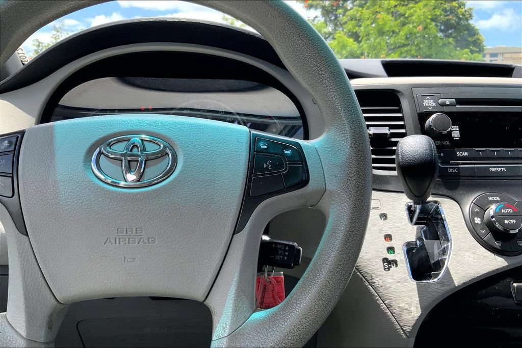 Used 2014 Toyota Sienna LE FWD image 17