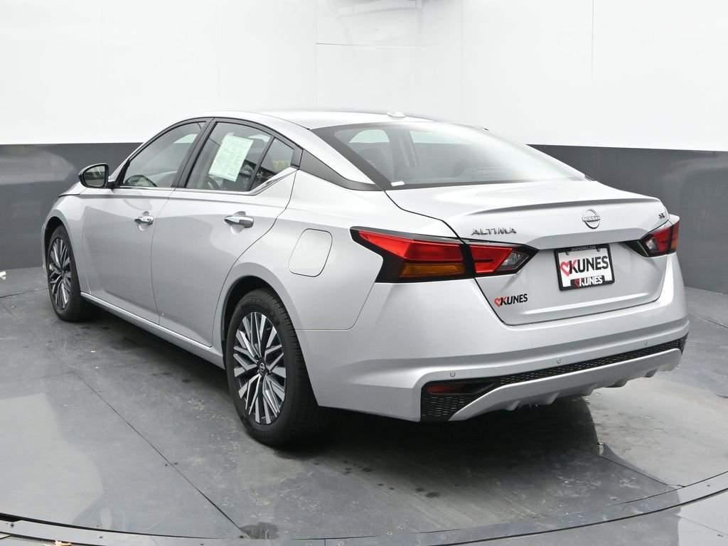 Used 2024 Nissan Altima 2.5 SV FWD image 9
