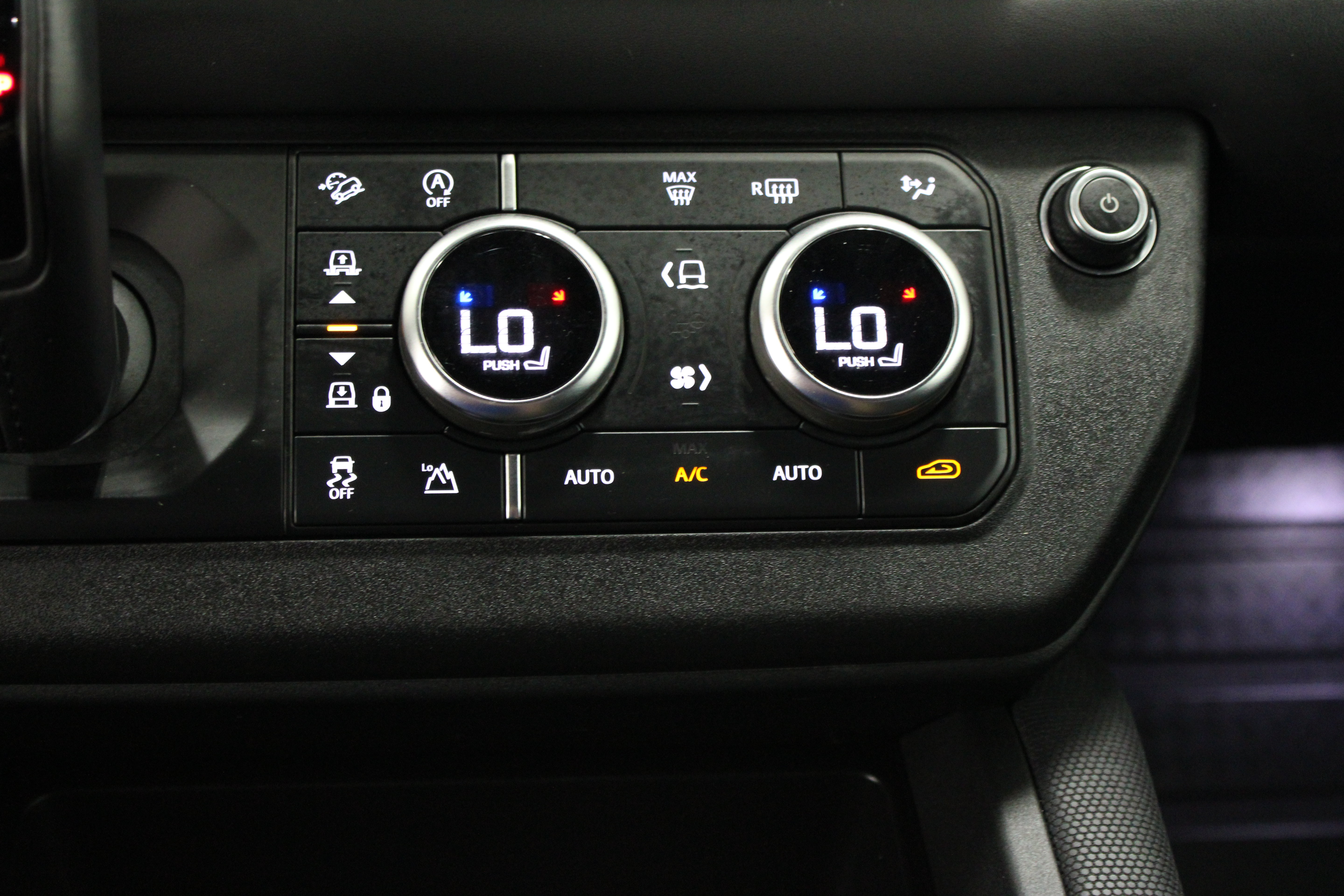 Used 2025 Land Rover Defender 130 Outbound AWD/4WD image 20