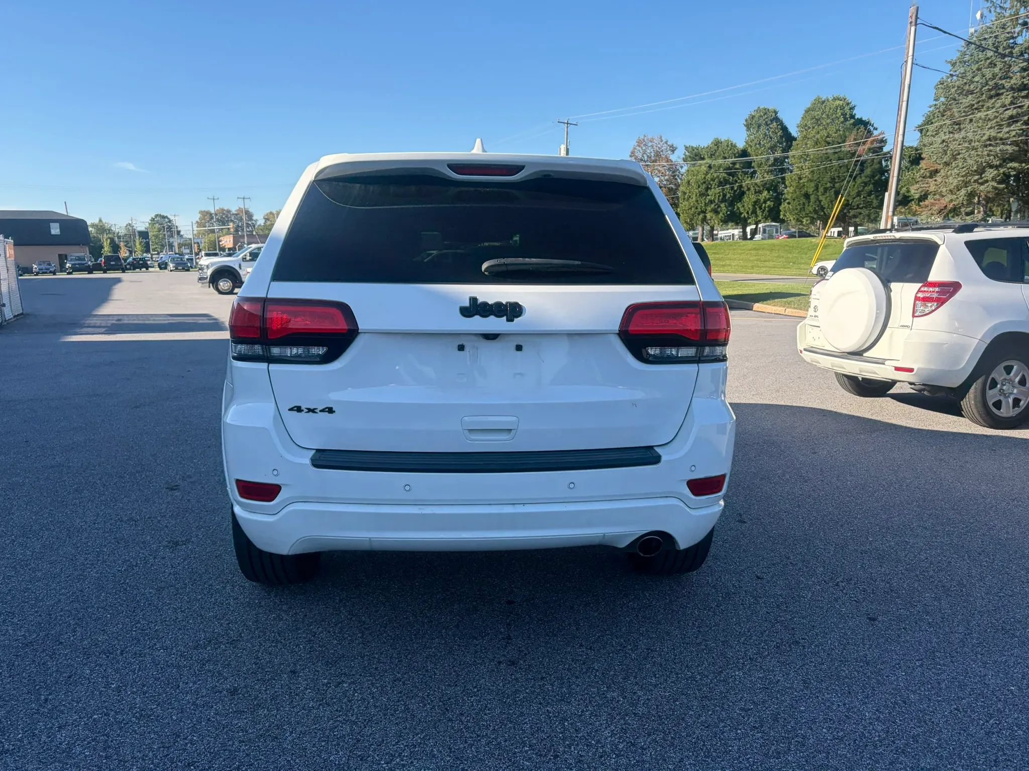 Used 2019 Jeep Grand Cherokee Altitude AWD/4WD image 17
