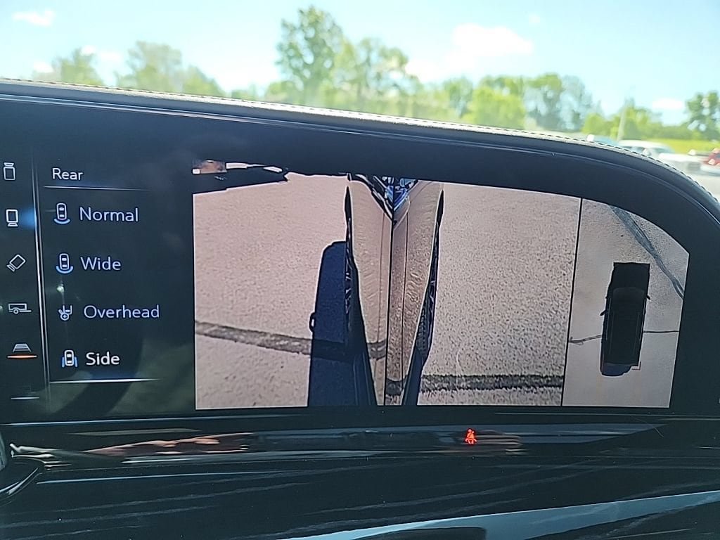Certified 2021 Cadillac Escalade Sport w/ LPO, ONYX Package AWD/4WD image 25