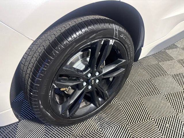 Used 2019 Ford Edge ST w/ Equipment Group 401A AWD/4WD image 7