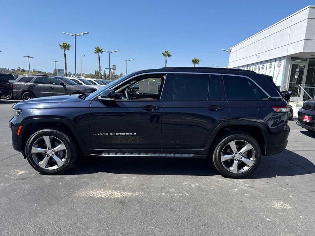 Certified 2024 Jeep Grand Cherokee Limited w/ Luxury Tech Group II RWD image 4