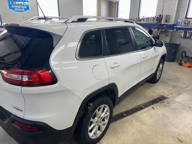 Used 2017 Jeep Cherokee Latitude w/ Comfort & Sound Group image 7