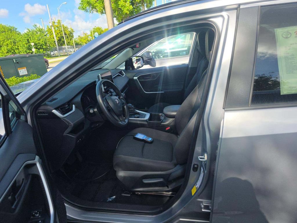 Used 2024 Toyota RAV4 LE AWD/4WD image 6