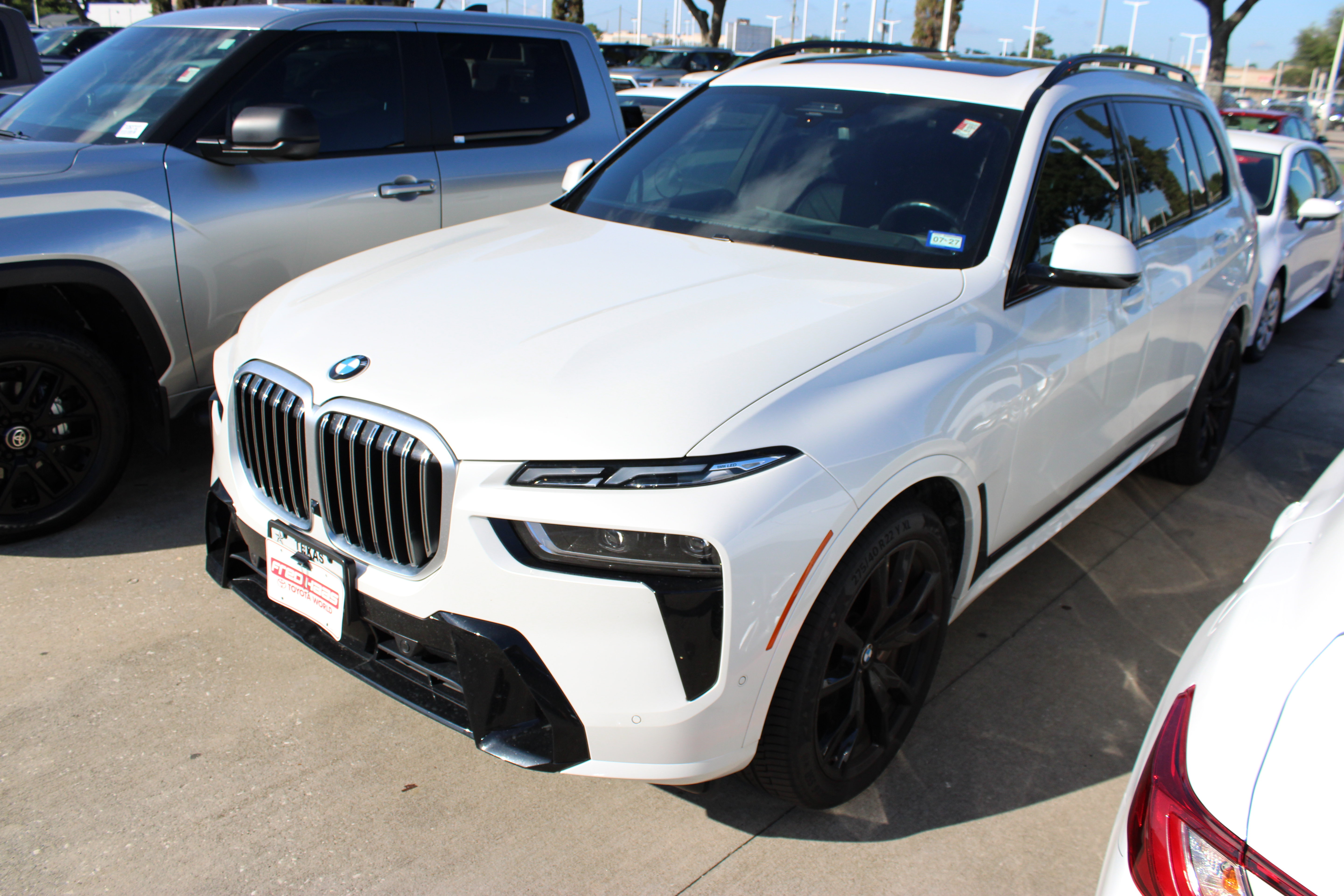 Used 2024 BMW X7 xDrive40i w/ M Sport Package AWD/4WD image 5