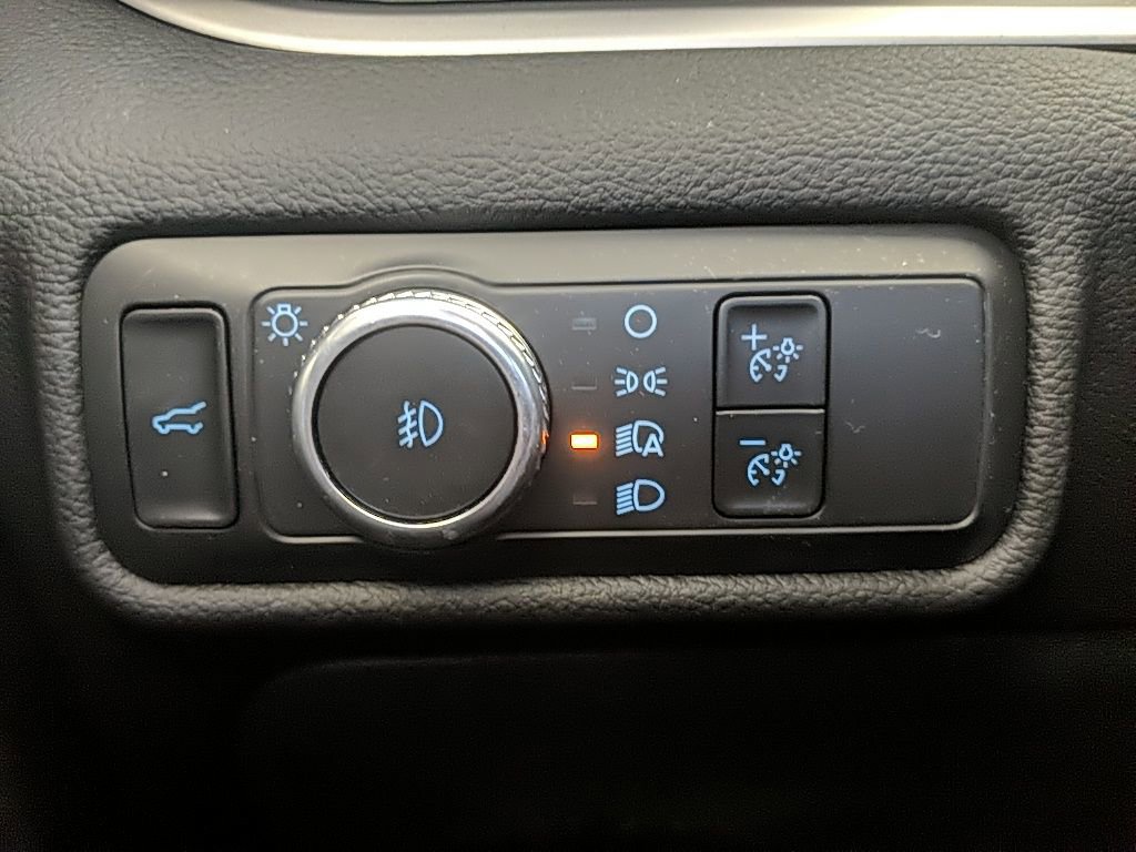 Used 2022 Ford Explorer XLT w/ Equipment Group 202A image 25