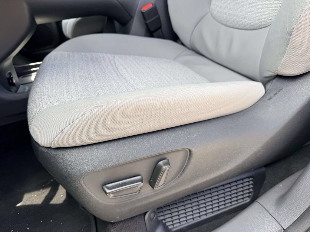 Certified 2024 Toyota Sienna LE FWD image 18