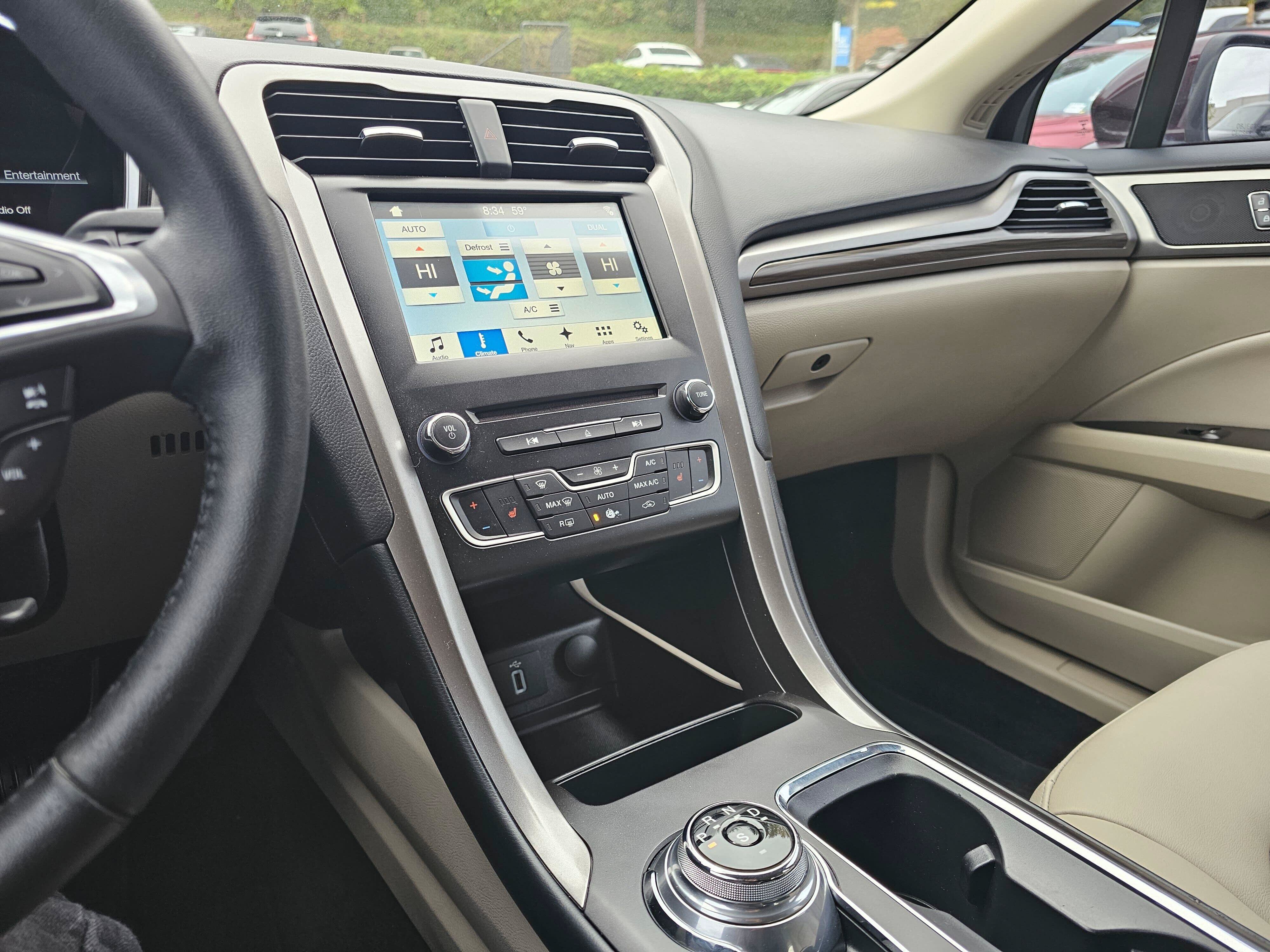 Used 2018 Ford Fusion SE w/ Fusion SE Technology Package FWD image 30