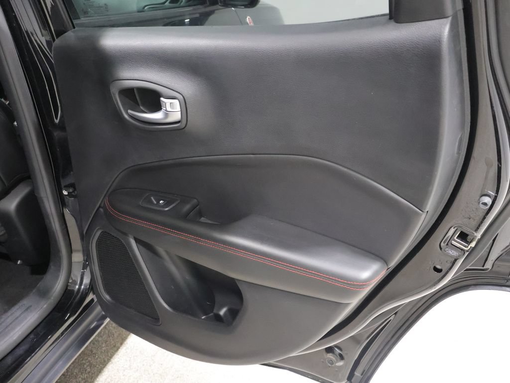 Used 2017 Jeep Compass Trailhawk w/ Leather Interior Group AWD/4WD image 21