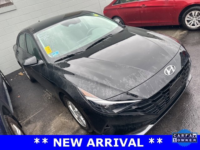 Used 2023 Hyundai Elantra SE w/ Cargo Package