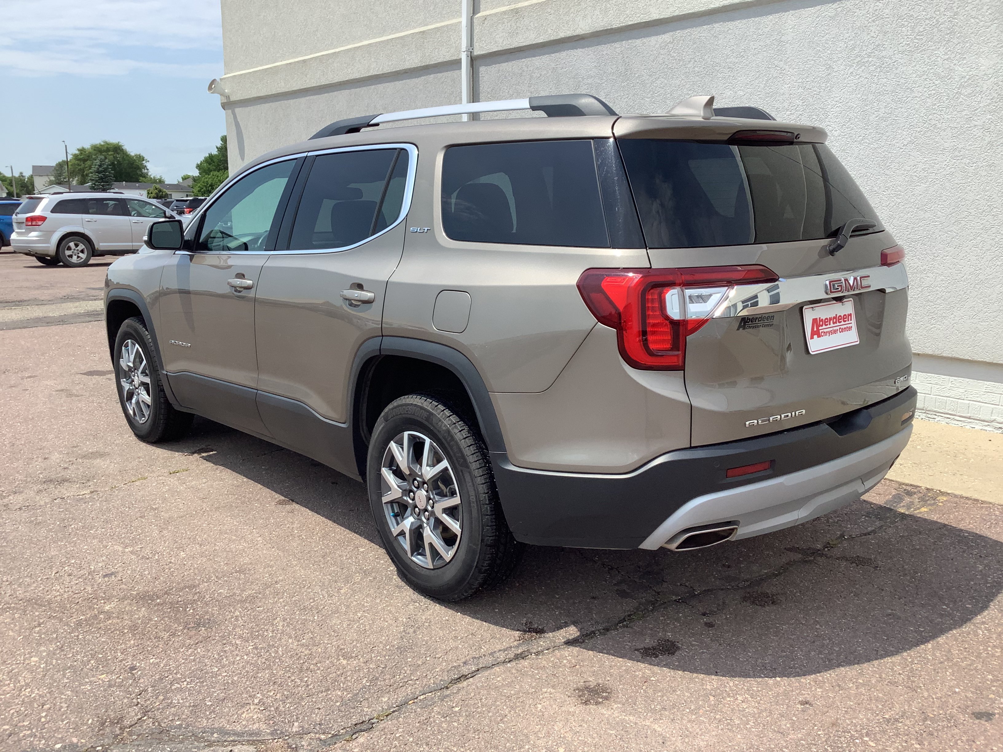 Used 2023 GMC Acadia SLT AWD/4WD image 7