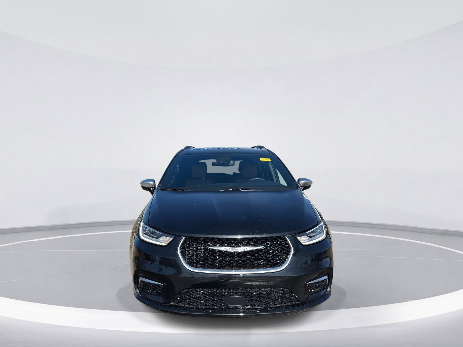 Used 2023 Chrysler Pacifica Pinnacle image 2